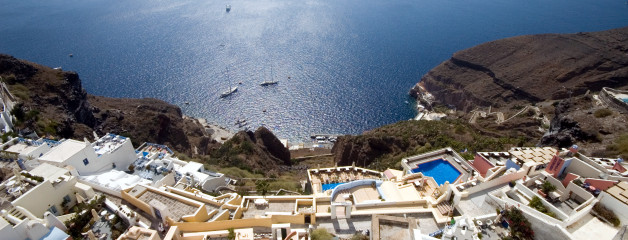 Vista of one of Santorini’s bays